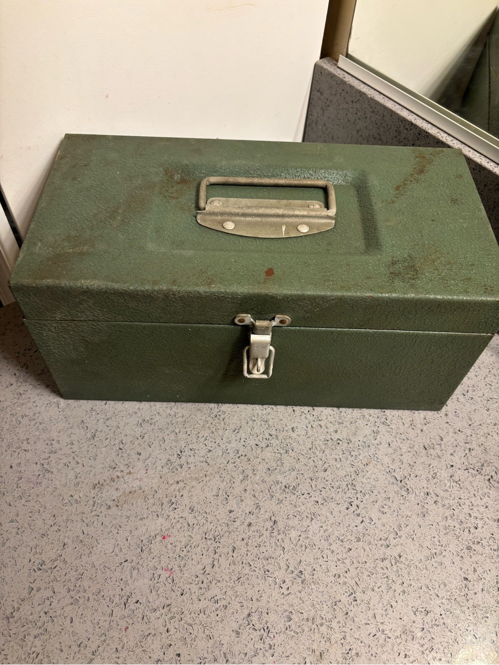 Nielsen Hardware Corporation. Vintage green metal hardware toolbox,